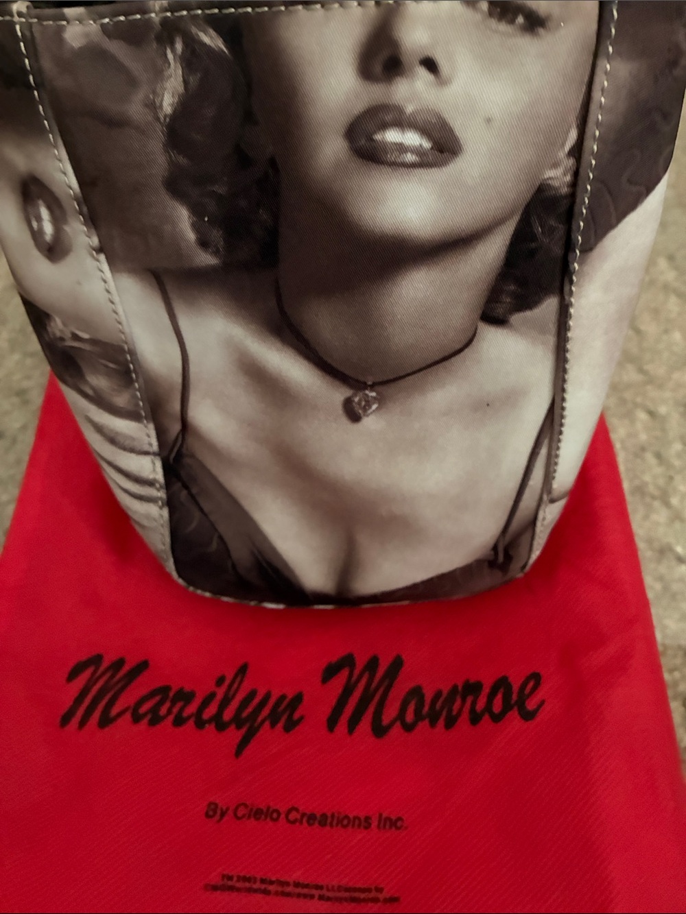 Marilyn Monroe Black & Red Mini Tote with Portrait and dust bag - Picture 7 of 7